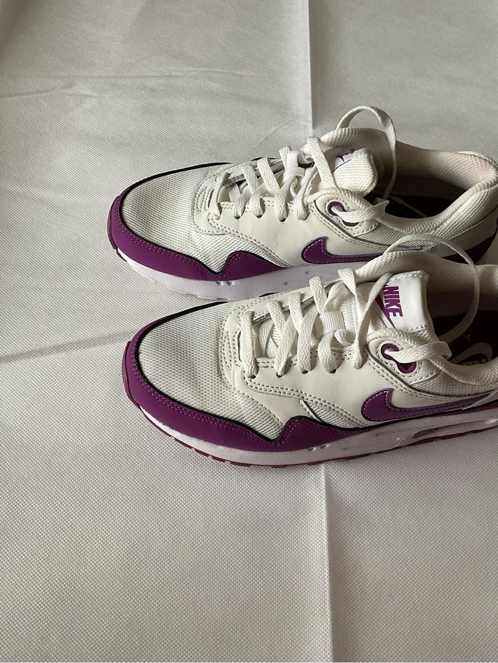 Nike Air Max 1 White & Berry color Athletic Sneakers